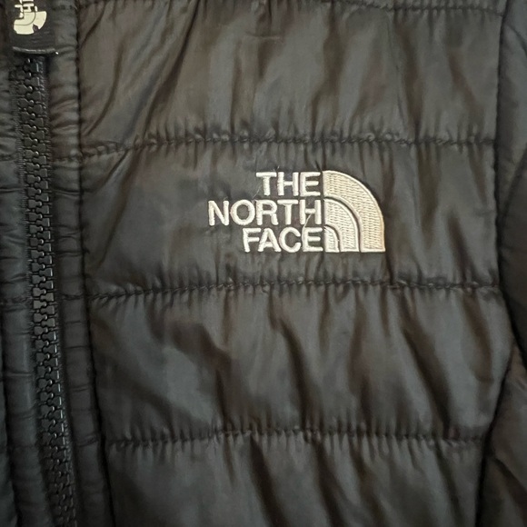 The North Face Black Puffer Jacket with Quilted Design - Picture 2 of 6